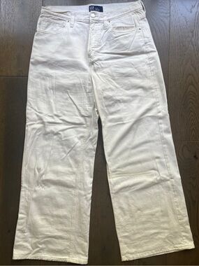 GAP Men’s White Straight-Leg Chinos